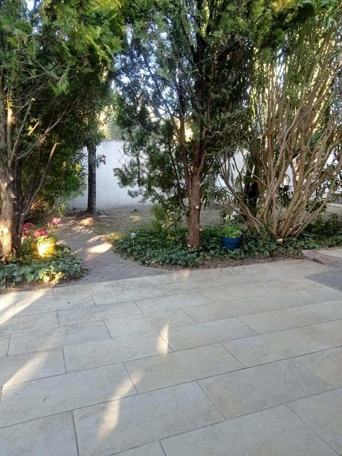 Appartement Petite Maison Avec Jardin Calme *