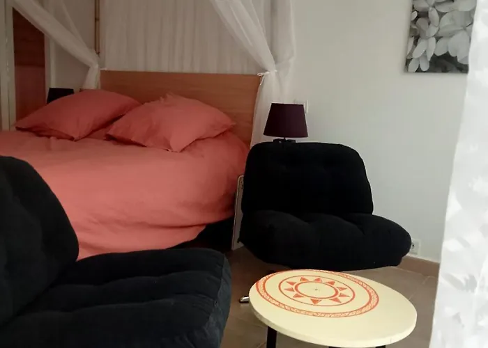 Petite Maison Avec Jardin Calme