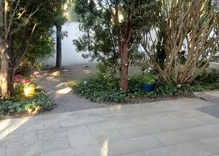 Petite Maison Avec Jardin Calme